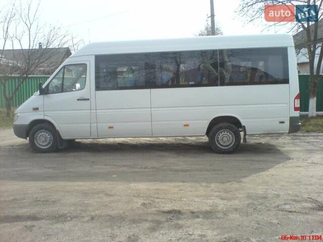 Белый Мерседес Sprinter, объемом двигателя 2.2 л и пробегом 750 тыс. км за 9841 $, фото 6 на Automoto.ua