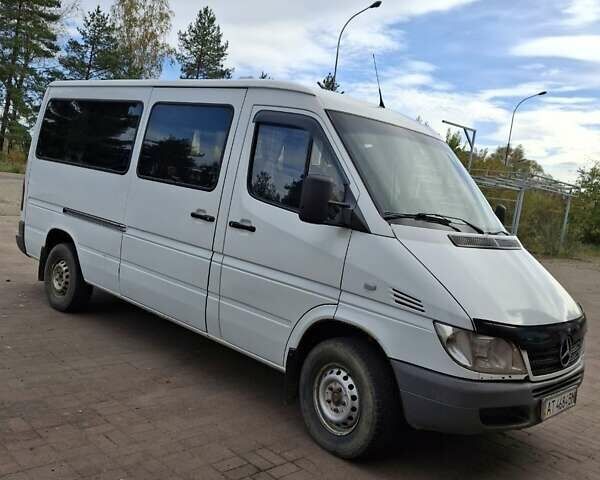 Белый Мерседес Sprinter, объемом двигателя 2.69 л и пробегом 580 тыс. км за 7700 $, фото 4 на Automoto.ua
