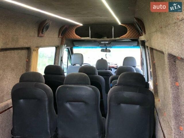 Белый Мерседес Sprinter, объемом двигателя 2.1 л и пробегом 442 тыс. км за 9300 $, фото 4 на Automoto.ua