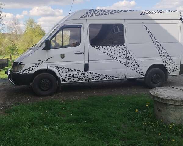 Белый Мерседес Sprinter, объемом двигателя 2.15 л и пробегом 465 тыс. км за 7100 $, фото 10 на Automoto.ua