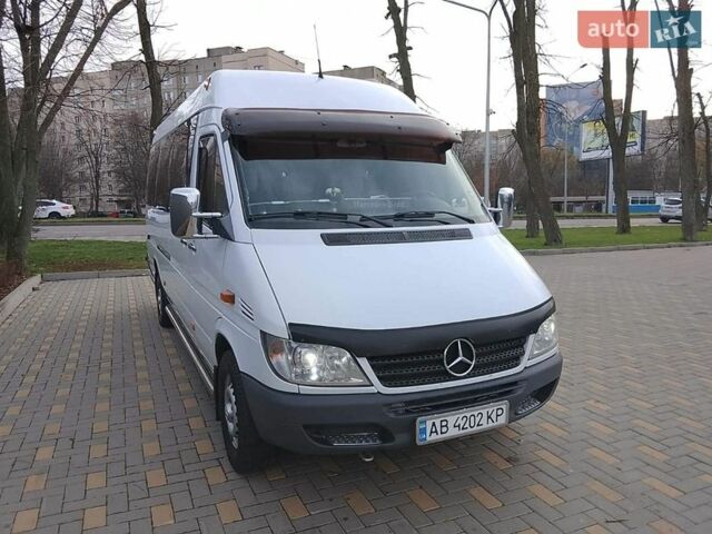 Белый Мерседес Sprinter, объемом двигателя 2.15 л и пробегом 440 тыс. км за 16500 $, фото 2 на Automoto.ua