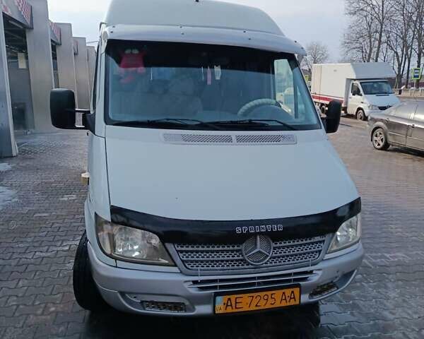 Белый Мерседес Sprinter, объемом двигателя 2.2 л и пробегом 530 тыс. км за 8700 $, фото 3 на Automoto.ua