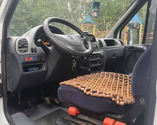 Белый Мерседес Sprinter, объемом двигателя 2.7 л и пробегом 800 тыс. км за 10000 $, фото 6 на Automoto.ua