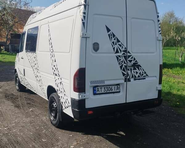 Белый Мерседес Sprinter, объемом двигателя 2.15 л и пробегом 465 тыс. км за 7100 $, фото 6 на Automoto.ua