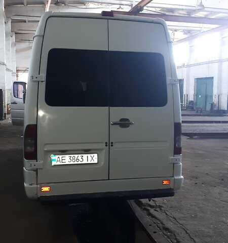 Белый Мерседес Sprinter, объемом двигателя 2.2 л и пробегом 730 тыс. км за 9500 $, фото 4 на Automoto.ua