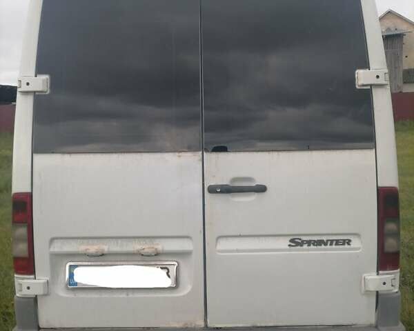Белый Мерседес Sprinter, объемом двигателя 2.1 л и пробегом 670 тыс. км за 8200 $, фото 4 на Automoto.ua