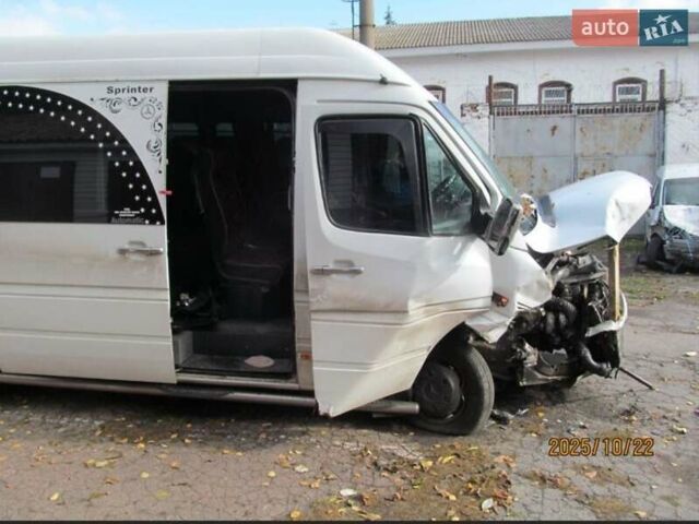 Белый Мерседес Sprinter, объемом двигателя 2.7 л и пробегом 500 тыс. км за 7000 $, фото 7 на Automoto.ua