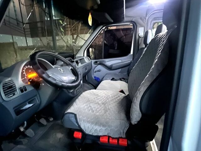 Белый Мерседес Sprinter, объемом двигателя 2.7 л и пробегом 712 тыс. км за 8200 $, фото 5 на Automoto.ua