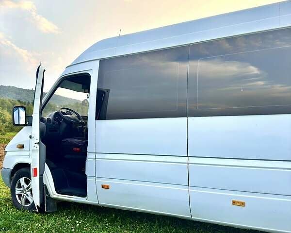 Белый Мерседес Sprinter, объемом двигателя 2.15 л и пробегом 113 тыс. км за 7600 $, фото 14 на Automoto.ua
