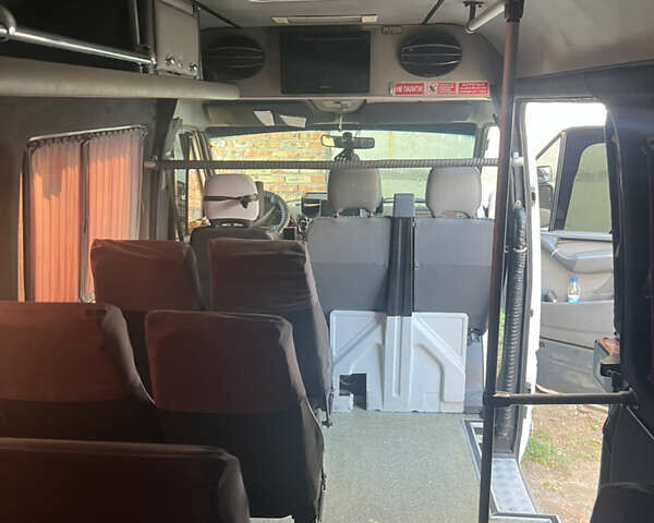 Белый Мерседес Sprinter, объемом двигателя 2.15 л и пробегом 100 тыс. км за 13500 $, фото 7 на Automoto.ua