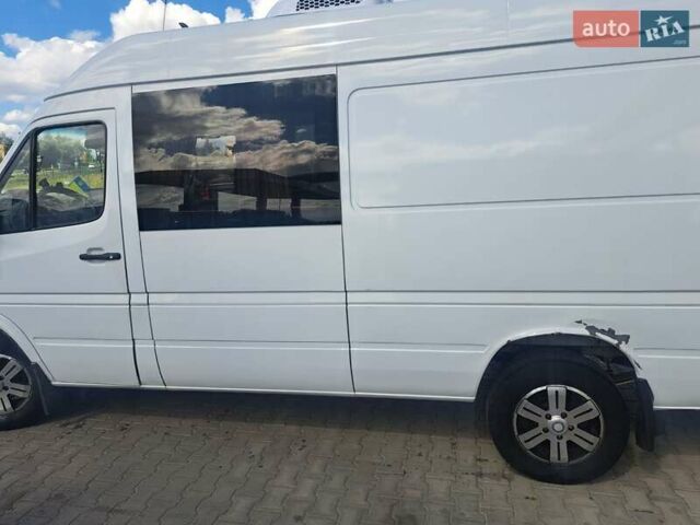 Белый Мерседес Sprinter, объемом двигателя 2.2 л и пробегом 870 тыс. км за 8500 $, фото 4 на Automoto.ua