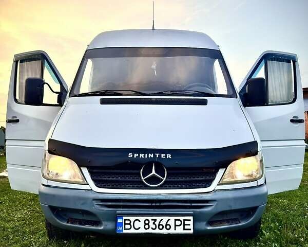 Белый Мерседес Sprinter, объемом двигателя 2.15 л и пробегом 113 тыс. км за 7600 $, фото 8 на Automoto.ua