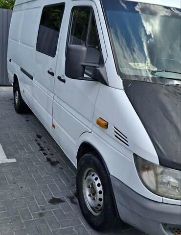 Белый Мерседес Sprinter, объемом двигателя 2.15 л и пробегом 540 тыс. км за 8400 $, фото 3 на Automoto.ua