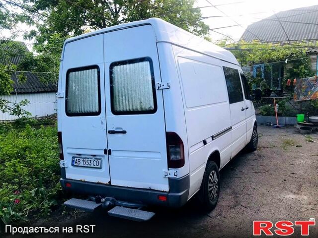 Белый Мерседес Sprinter, объемом двигателя 2.1 л и пробегом 430 тыс. км за 6900 $, фото 1 на Automoto.ua