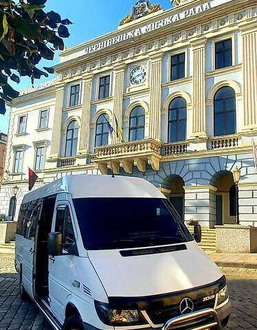 Белый Мерседес Sprinter, объемом двигателя 2.15 л и пробегом 100 тыс. км за 13500 $, фото 2 на Automoto.ua