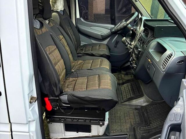 Белый Мерседес Sprinter, объемом двигателя 2.7 л и пробегом 645 тыс. км за 5800 $, фото 9 на Automoto.ua