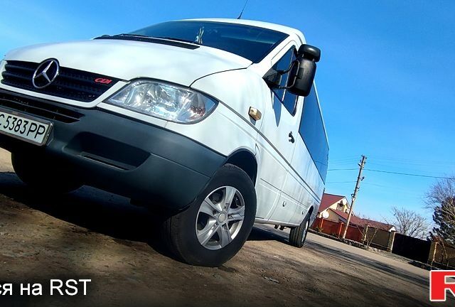 Белый Мерседес Sprinter, объемом двигателя 2.7 л и пробегом 175 тыс. км за 15000 $, фото 2 на Automoto.ua