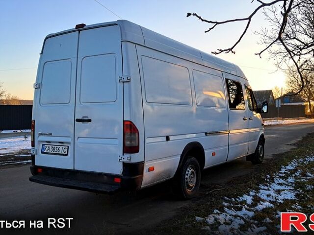 Белый Мерседес Sprinter, объемом двигателя 2.7 л и пробегом 700 тыс. км за 9000 $, фото 3 на Automoto.ua