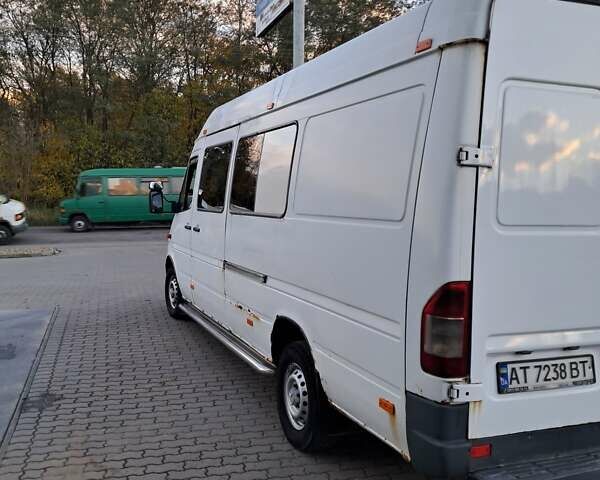 Белый Мерседес Sprinter, объемом двигателя 2.69 л и пробегом 550 тыс. км за 6700 $, фото 4 на Automoto.ua
