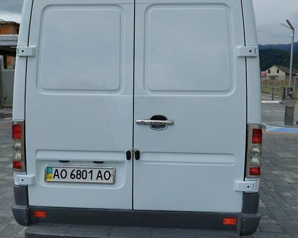 Белый Мерседес Sprinter, объемом двигателя 2.2 л и пробегом 550 тыс. км за 10500 $, фото 1 на Automoto.ua
