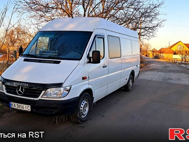 Белый Мерседес Sprinter, объемом двигателя 2.7 л и пробегом 700 тыс. км за 9000 $, фото 1 на Automoto.ua