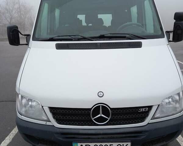 Белый Мерседес Sprinter, объемом двигателя 2.2 л и пробегом 631 тыс. км за 10300 $, фото 9 на Automoto.ua