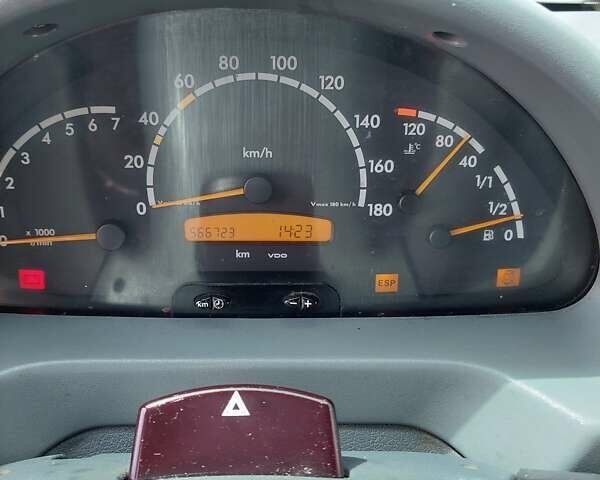 Белый Мерседес Sprinter, объемом двигателя 2.2 л и пробегом 550 тыс. км за 10500 $, фото 9 на Automoto.ua