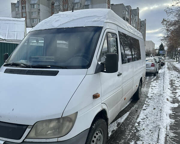 Белый Мерседес Sprinter, объемом двигателя 2.7 л и пробегом 110 тыс. км за 9000 $, фото 2 на Automoto.ua