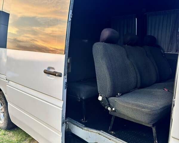 Белый Мерседес Sprinter, объемом двигателя 2.15 л и пробегом 113 тыс. км за 7600 $, фото 23 на Automoto.ua