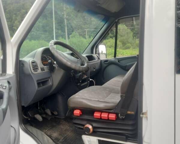 Белый Мерседес Sprinter, объемом двигателя 2.15 л и пробегом 700 тыс. км за 8300 $, фото 6 на Automoto.ua