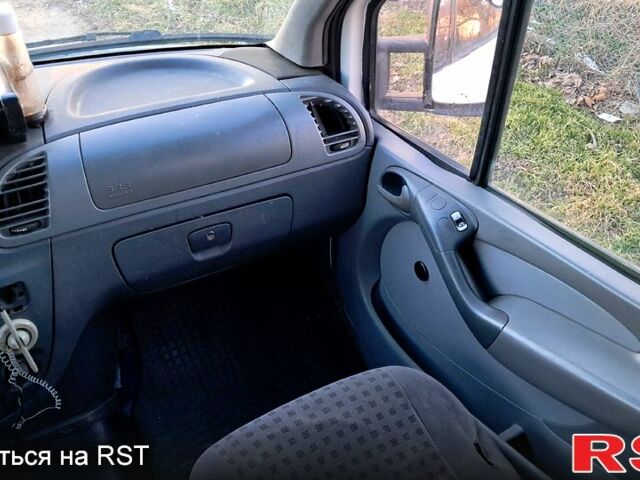 Белый Мерседес Sprinter, объемом двигателя 2.7 л и пробегом 700 тыс. км за 9000 $, фото 8 на Automoto.ua