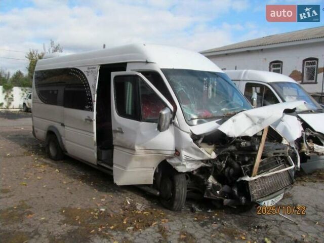 Белый Мерседес Sprinter, объемом двигателя 2.7 л и пробегом 500 тыс. км за 7000 $, фото 3 на Automoto.ua