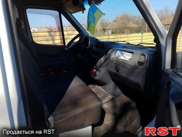 Белый Мерседес Sprinter, объемом двигателя 2.1 л и пробегом 367 тыс. км за 8500 $, фото 3 на Automoto.ua