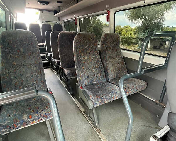 Белый Мерседес Sprinter, объемом двигателя 2.7 л и пробегом 600 тыс. км за 13000 $, фото 3 на Automoto.ua