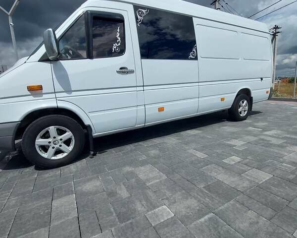 Белый Мерседес Sprinter, объемом двигателя 2.2 л и пробегом 550 тыс. км за 10500 $, фото 4 на Automoto.ua