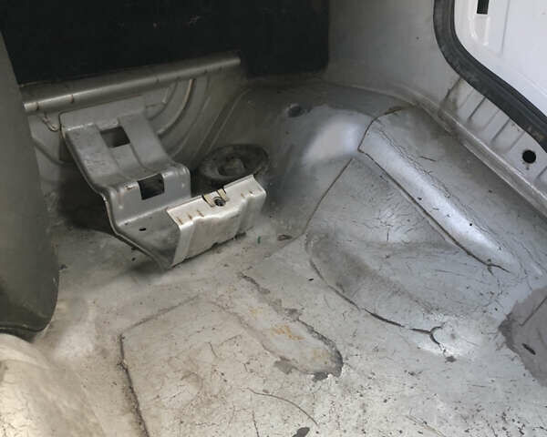 Белый Мерседес Sprinter, объемом двигателя 0 л и пробегом 100 тыс. км за 7000 $, фото 23 на Automoto.ua