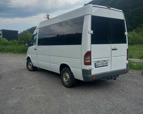 Белый Мерседес Sprinter, объемом двигателя 2.15 л и пробегом 700 тыс. км за 8300 $, фото 2 на Automoto.ua