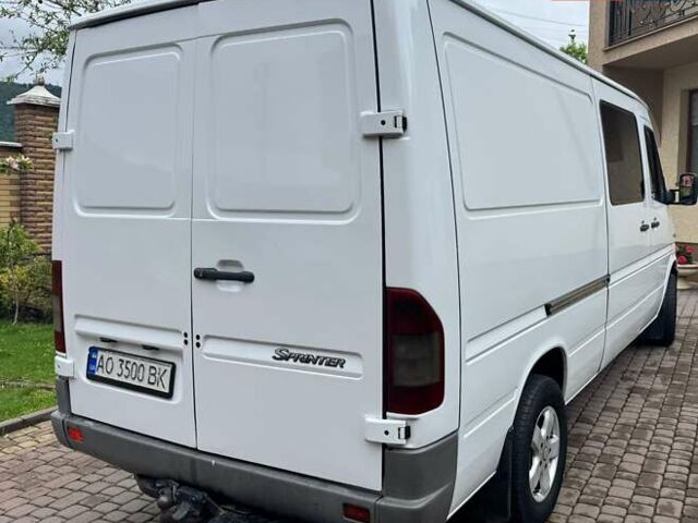 Белый Мерседес Sprinter, объемом двигателя 2.2 л и пробегом 458 тыс. км за 7800 $, фото 3 на Automoto.ua