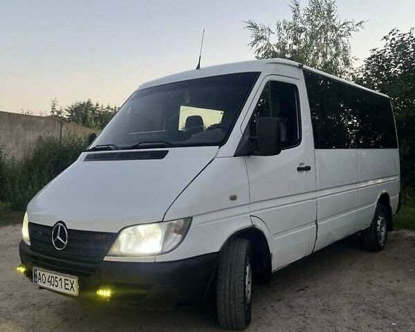 Белый Мерседес Sprinter, объемом двигателя 2.69 л и пробегом 713 тыс. км за 7100 $, фото 1 на Automoto.ua