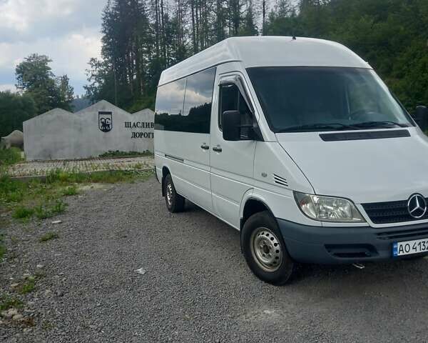 Белый Мерседес Sprinter, объемом двигателя 2.15 л и пробегом 700 тыс. км за 8300 $, фото 1 на Automoto.ua