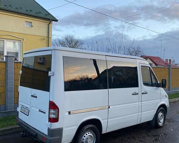 Белый Мерседес Sprinter, объемом двигателя 2.2 л и пробегом 547 тыс. км за 9000 $, фото 6 на Automoto.ua