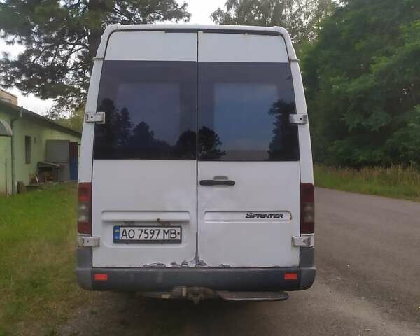 Белый Мерседес Sprinter, объемом двигателя 2.15 л и пробегом 723 тыс. км за 4700 $, фото 3 на Automoto.ua