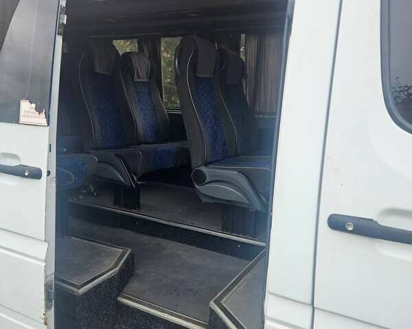 Белый Мерседес Sprinter, объемом двигателя 2.15 л и пробегом 650 тыс. км за 8000 $, фото 6 на Automoto.ua