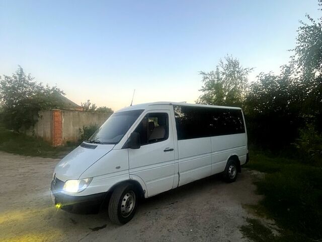 Белый Мерседес Sprinter, объемом двигателя 2.7 л и пробегом 712 тыс. км за 8200 $, фото 3 на Automoto.ua