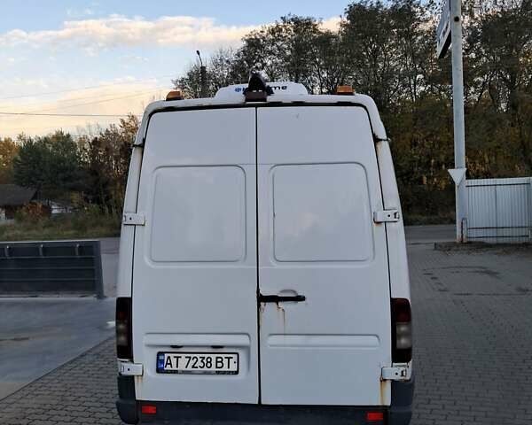 Белый Мерседес Sprinter, объемом двигателя 2.69 л и пробегом 550 тыс. км за 6700 $, фото 6 на Automoto.ua