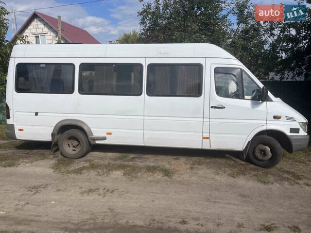 Белый Мерседес Sprinter, объемом двигателя 0 л и пробегом 890 тыс. км за 10900 $, фото 6 на Automoto.ua