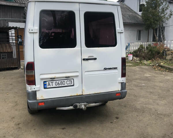 Белый Мерседес Sprinter, объемом двигателя 2.2 л и пробегом 587 тыс. км за 6200 $, фото 5 на Automoto.ua