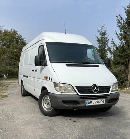Білий Мерседес Sprinter, об'ємом двигуна 2.2 л та пробігом 500 тис. км за 8800 $, фото 1 на Automoto.ua