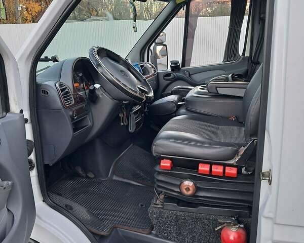 Белый Мерседес Sprinter, объемом двигателя 2.69 л и пробегом 550 тыс. км за 6700 $, фото 9 на Automoto.ua