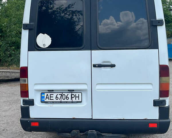 Белый Мерседес Sprinter, объемом двигателя 2.7 л и пробегом 600 тыс. км за 13000 $, фото 1 на Automoto.ua